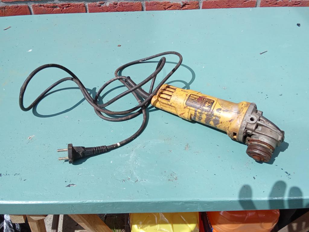 Haakse slijper, gebruikt maar goed werkend., Doe-het-zelf en Verbouw, Gereedschap | Slijpmachines, Ophalen, Gebruikt, Haakse handslijpmachine