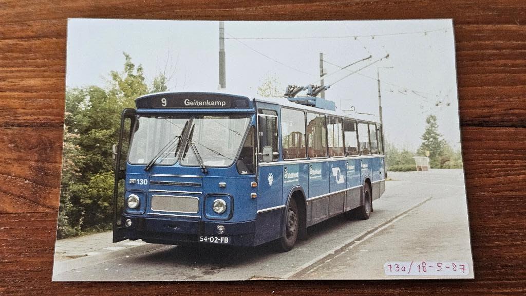 Foto BUS GVA Arnhem 130 Trolleybus, Verzamelen, Spoorwegen en Tramwegen, Verzenden, Gebruikt, Bus of Metro, Overige typen