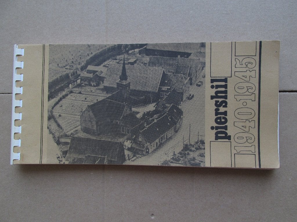 Piershil (ZH) oorlog 1940-1945: inundatie, evacuatie, enz, Ophalen of Verzenden, A.J. Verhorst., Overige onderwerpen, Tweede Wereldoorlog