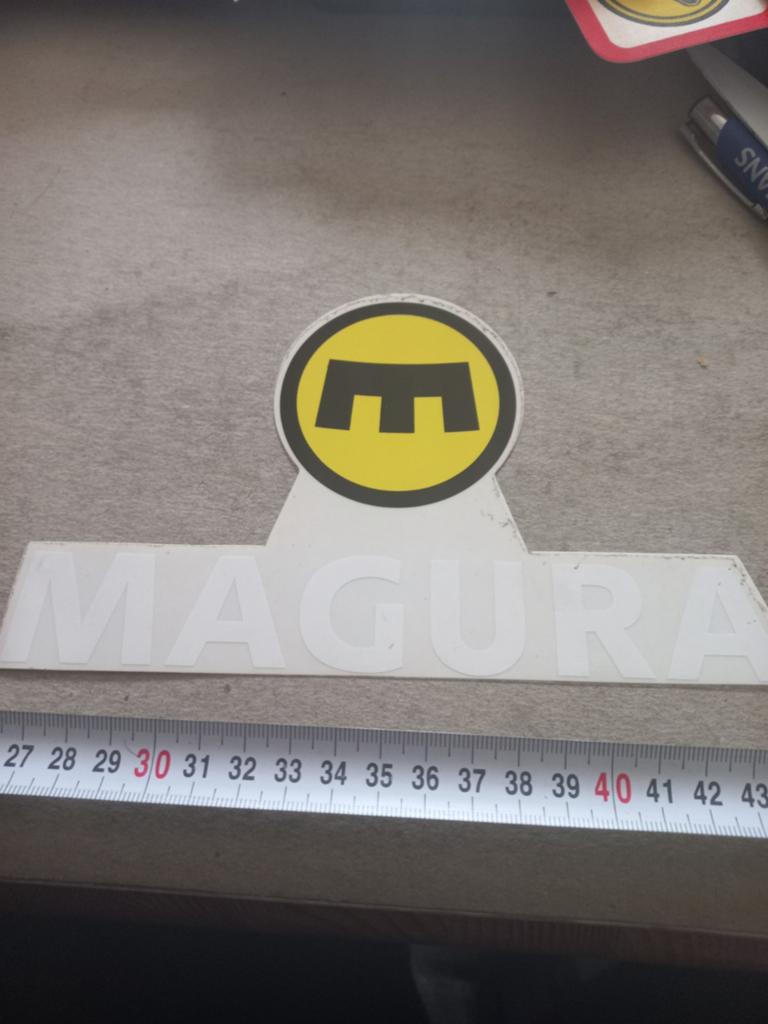 Magura, Ophalen of Verzenden, Zo goed als nieuw