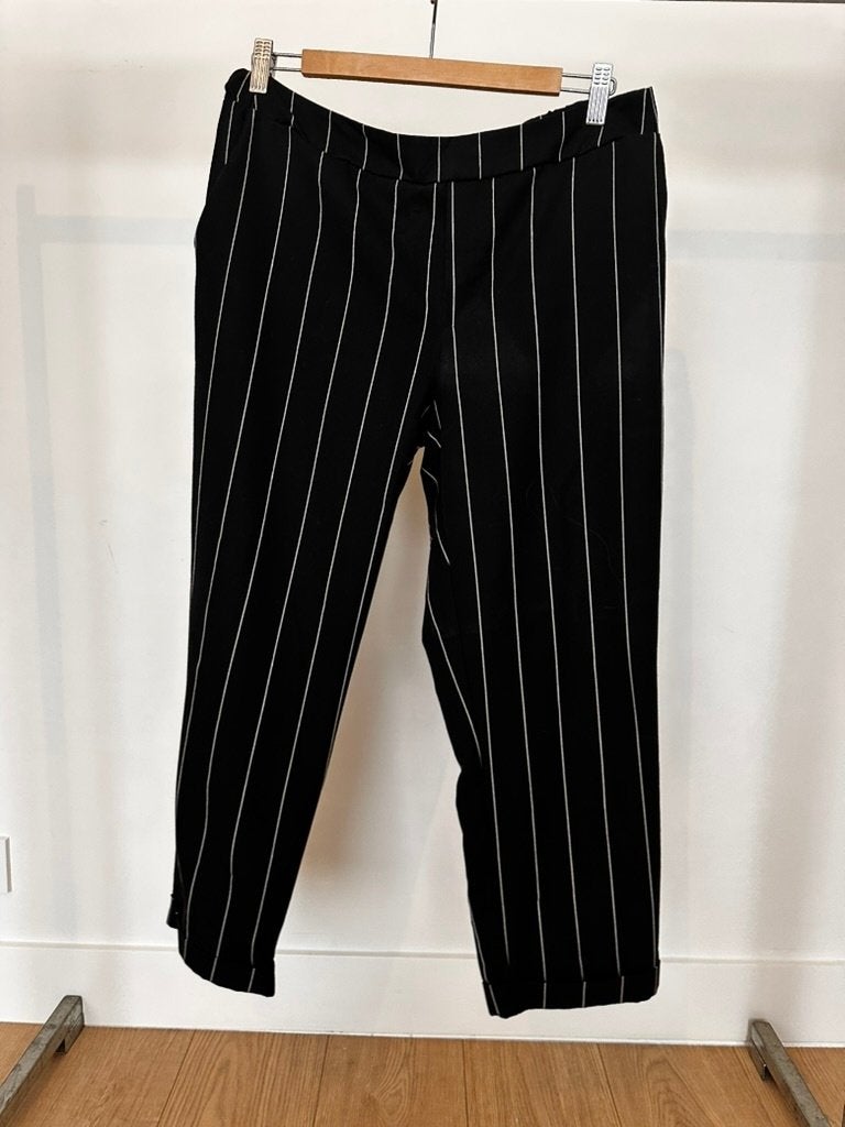 Distrikt Norrebro Zwarte Pantalon met Krijtstreep Maat XL, Kleding | Dames, Verzenden, Distrikt Norrebro, Zwart, Maat 46/48 (XL) of groter