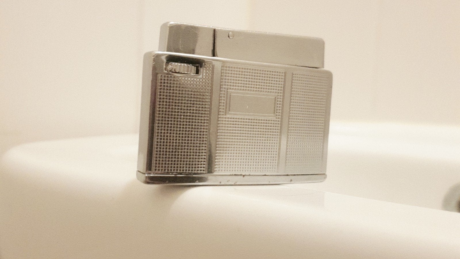 Vintage metalen aansteker met ruitpatroon, Ophalen of Verzenden, Gebruikt, Aansteker