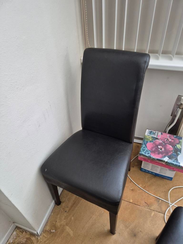Zes zwarte eetkamerstoelen van nep leer, Modern, Comfortabel, Gebruikt, Zwart, Ophalen of Verzenden