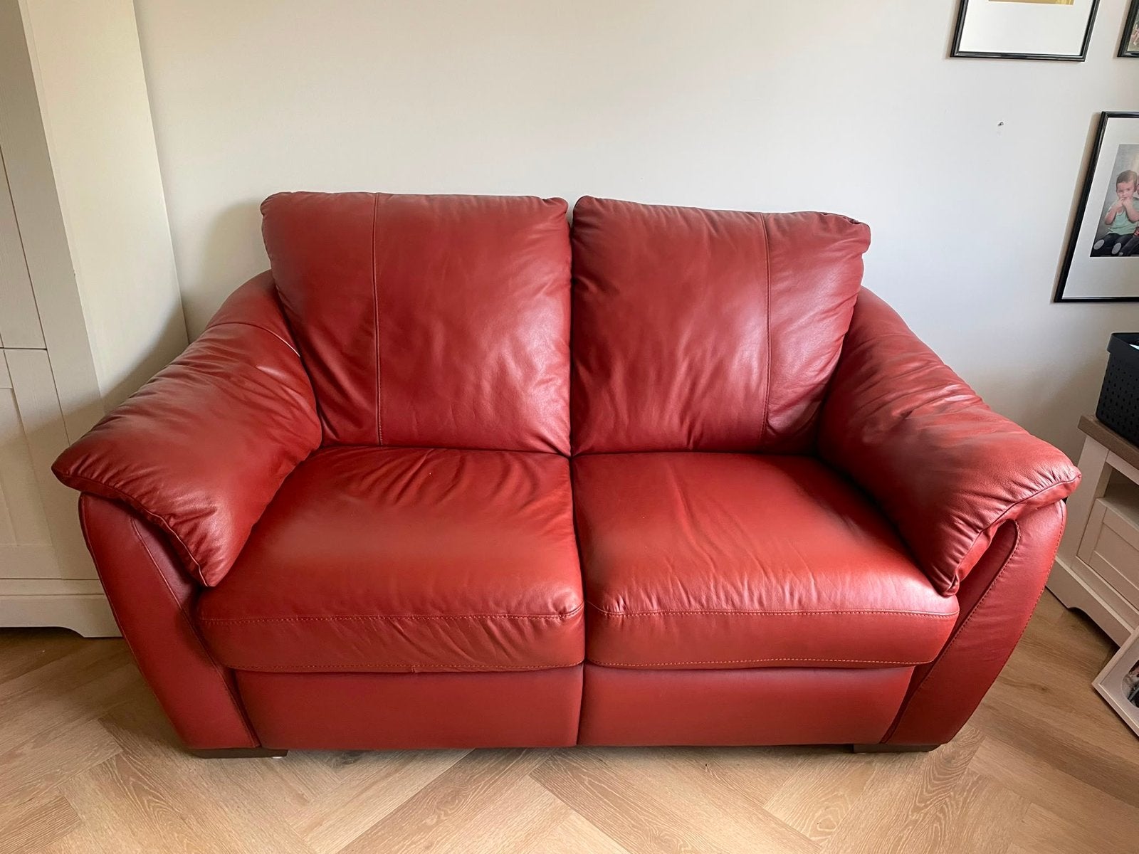Comfortabele rode leren tweezitsbank, Ophalen, Gebruikt, 150 tot 200 cm, Tweepersoons