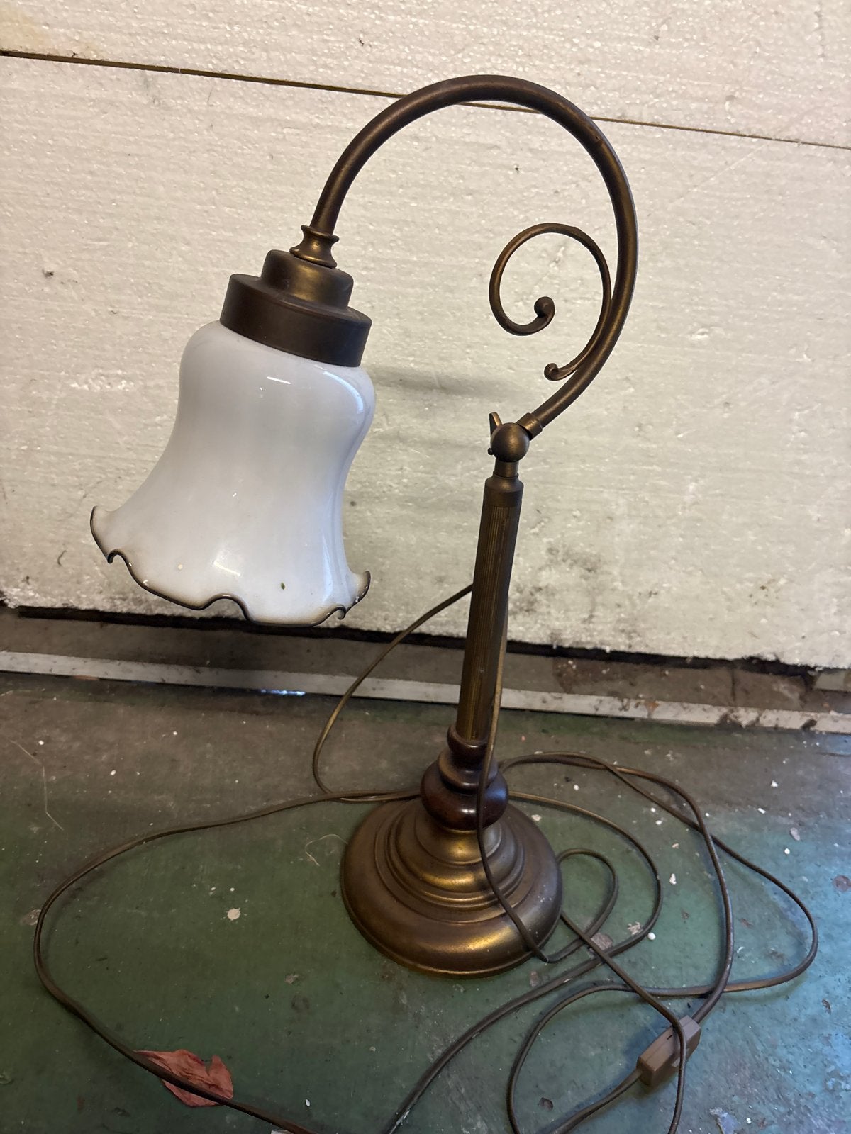 Antieke bronzen tafellamp met opaline kap, Antiek en Kunst, Ophalen of Verzenden