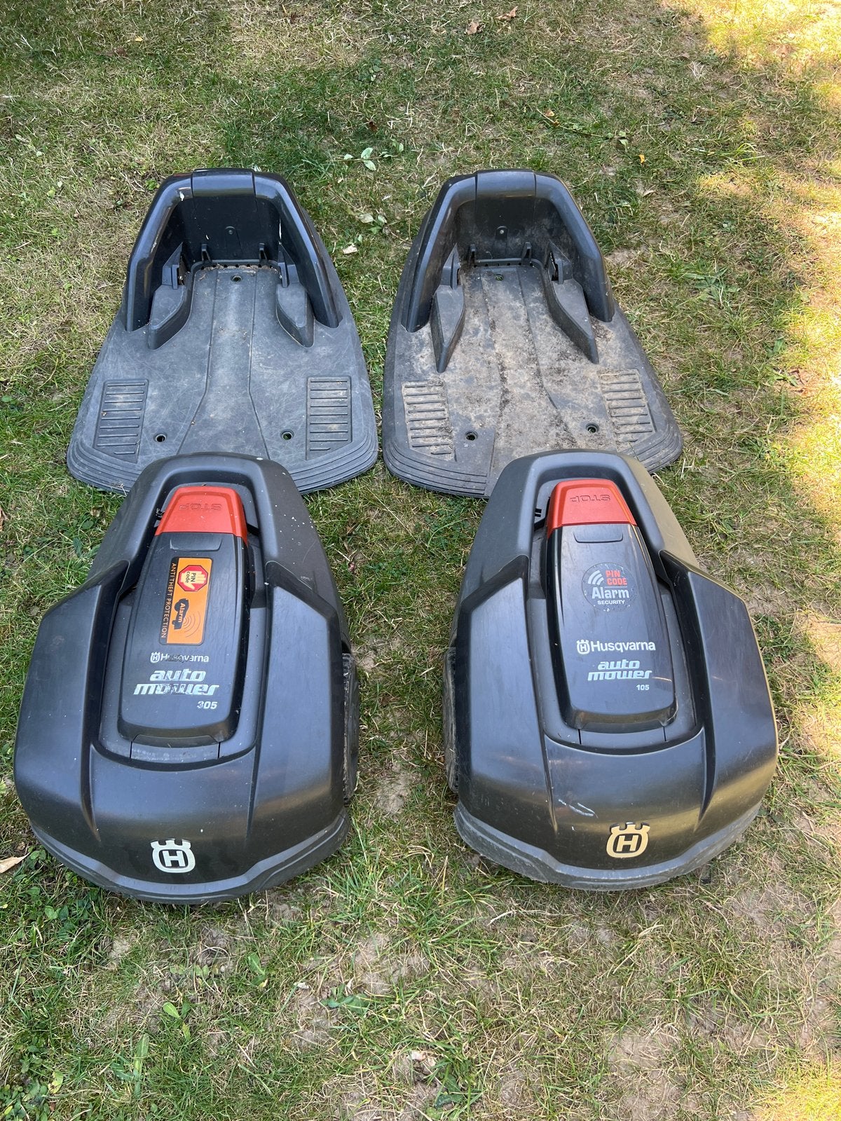 Husqvarna Automower 305 en 105 Robotmaaiers (2 stuks), Tuin en Terras, Robotmaaiers, Ophalen, Gebruikt, Minder dan 20 cm