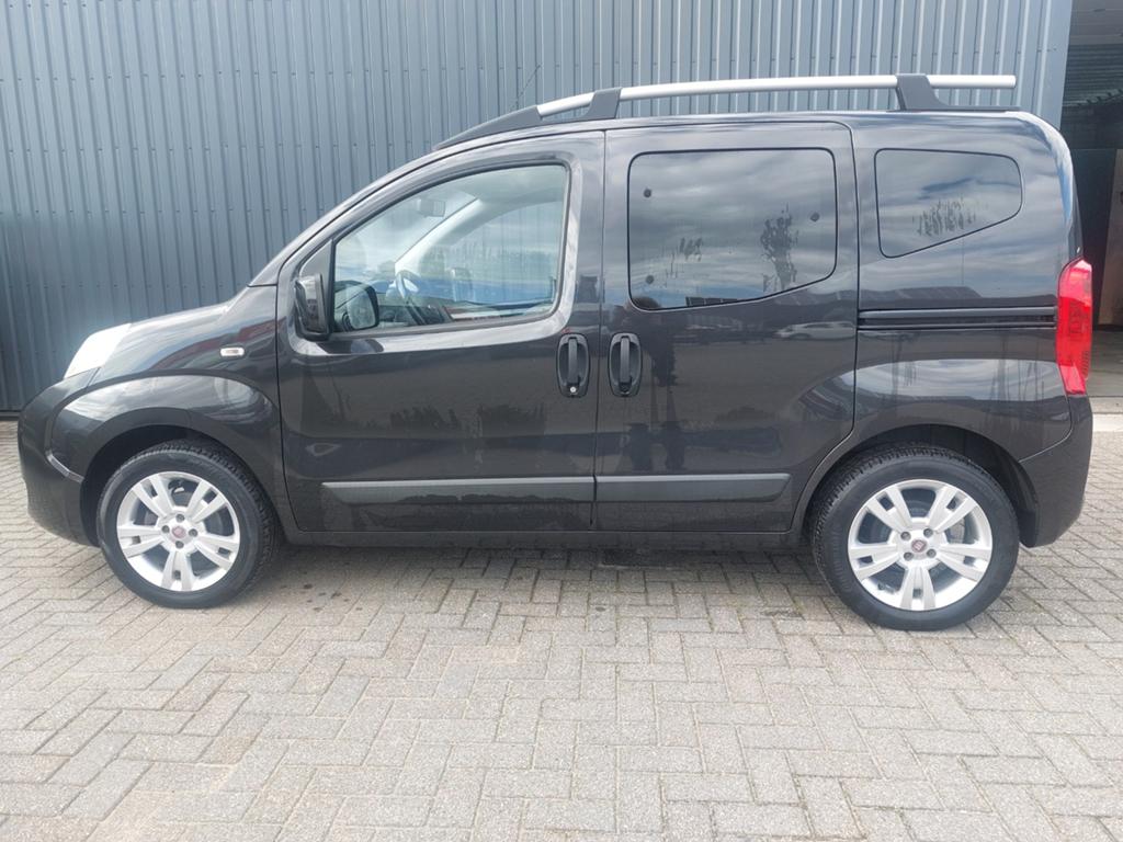 Fiat Qubo Dynamic 1.4 benzine 2012 Zwart Airco trekhaak, Auto's, Voorwielaandrijving, 4 cilinders, 400 kg, Zwart