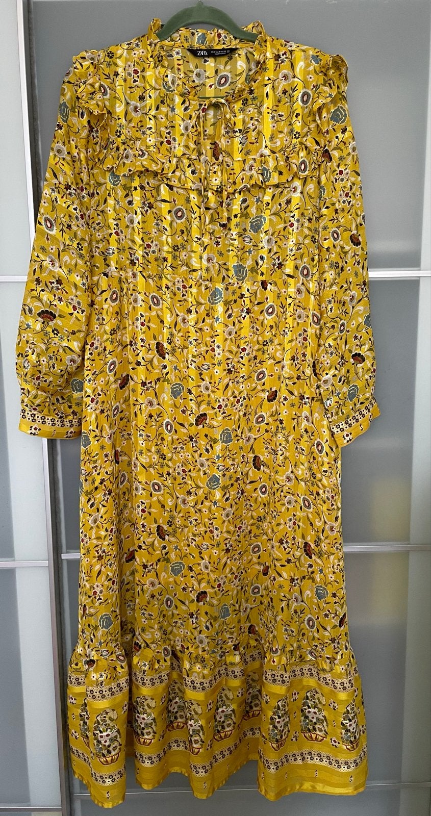Zara bloemenprint jurk, Maat 38/40 (M), Geel, Ophalen of Verzenden, Zo goed als nieuw