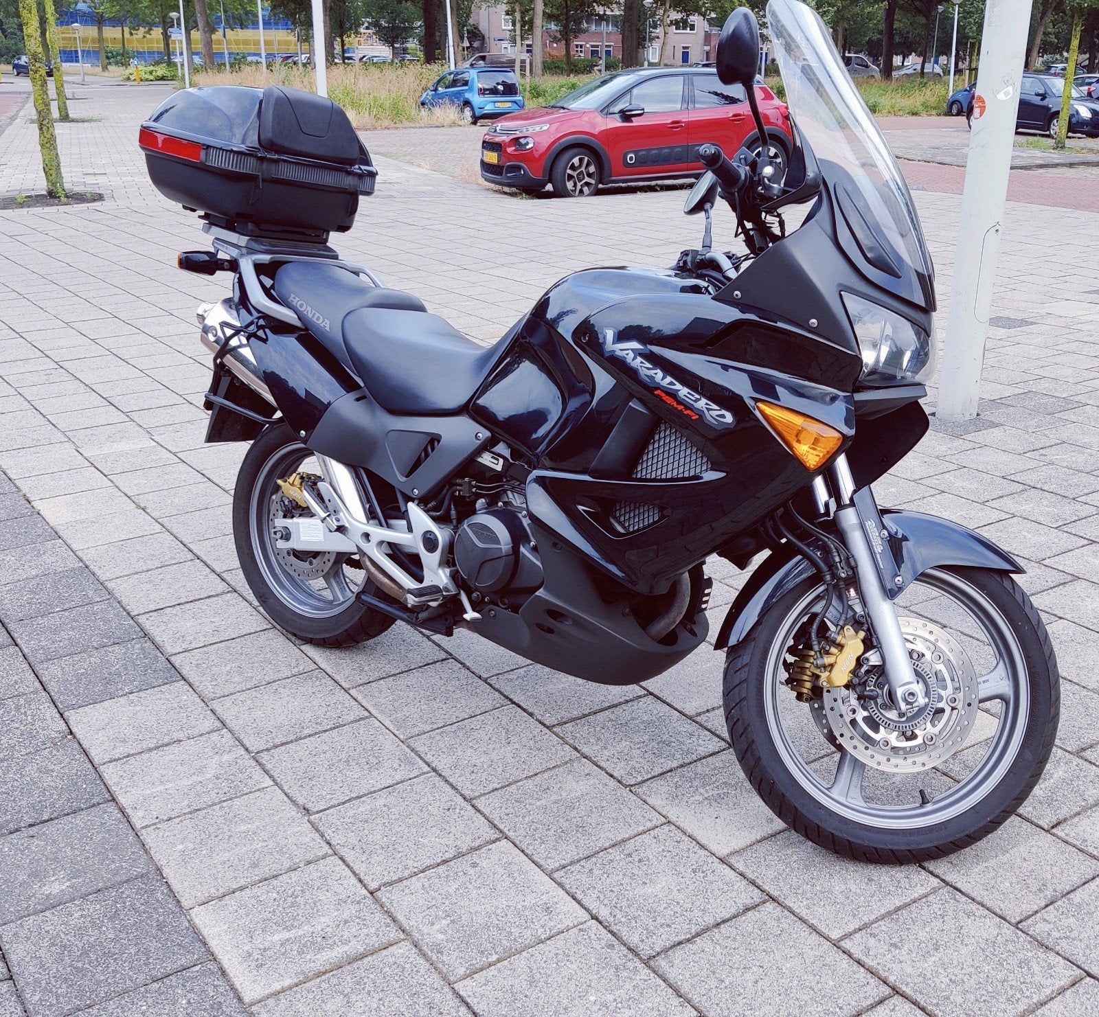 Zeer nette Honda Varadero XL1000V, 2 cilinders, Motorrijbewijs A, Gebruikt, Particulier