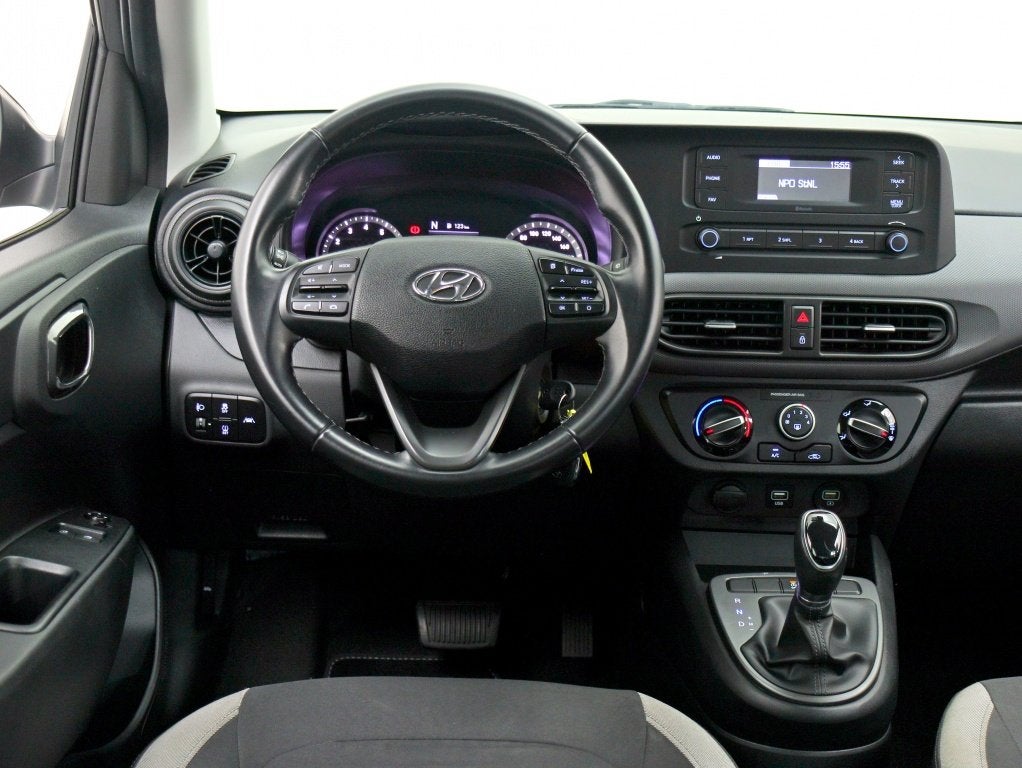 Hyundai i10 1.2 automaat | 15" LMV | Airco | Parkeersensoren, Stof, Gebruikt, Zwart, 4 stoelen