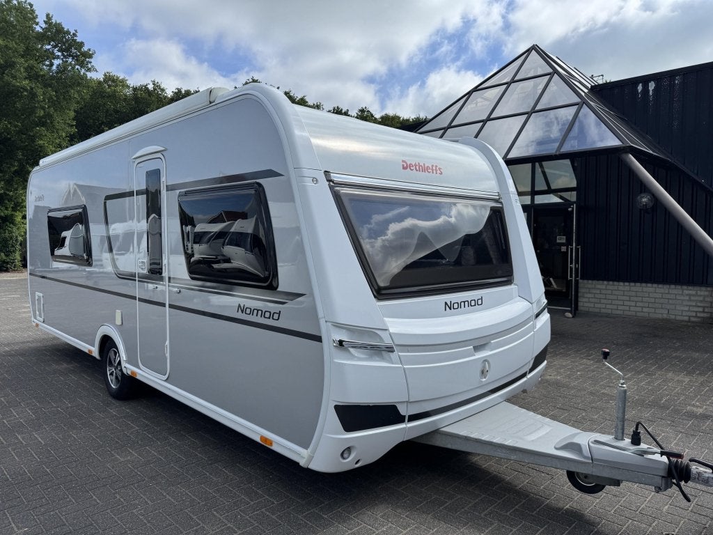 Dethleffs Nomad 560 RET | Airco, Oven, Casetteluifel etc., Caravans en Kamperen, Rondzit, Overige typen, Bedrijf, Dethleffs