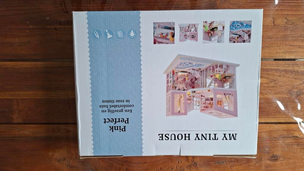 Miniatuur huisje Pink Perfect, Hobby en Vrije tijd, Ophalen, Nieuw, Knutselwerk