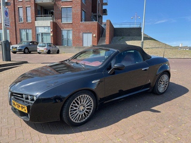 Alfa Romeo Spider 2.2 JTS 2007 Zwart, Auto's, Alfa Romeo, 1450 kg, 4 cilinders, Cabriolet, 1505 kg