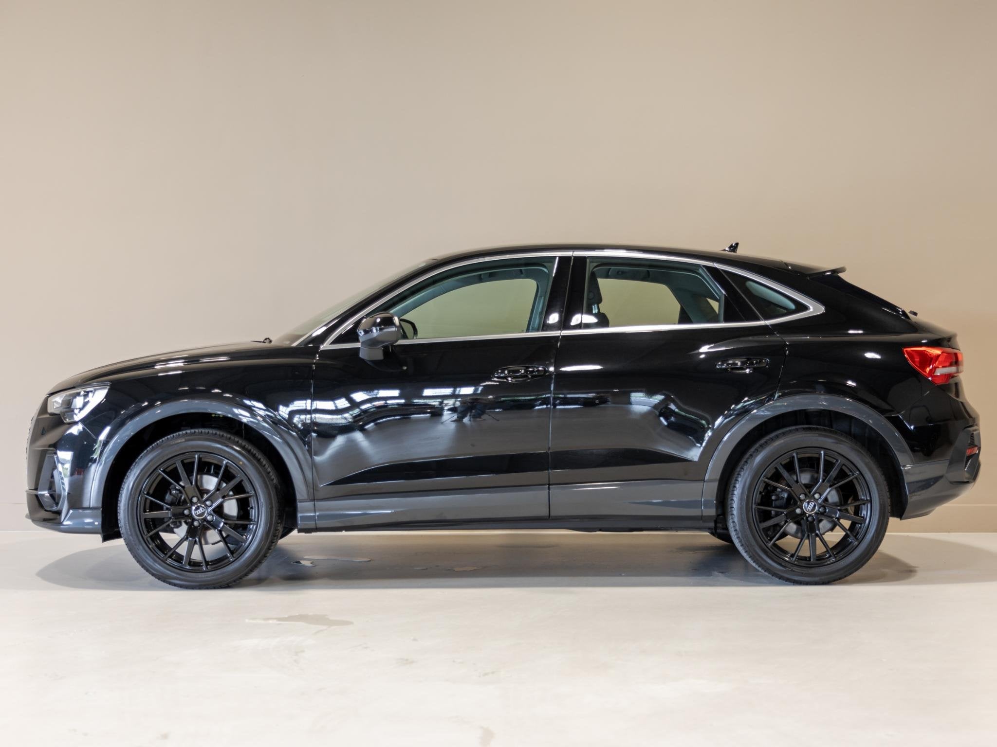 Audi Q3 Sportback 35 TFSI Business Edition / 150pk / Stuur v, Auto's, Voorwielaandrijving, Stof, 4 cilinders, Zwart