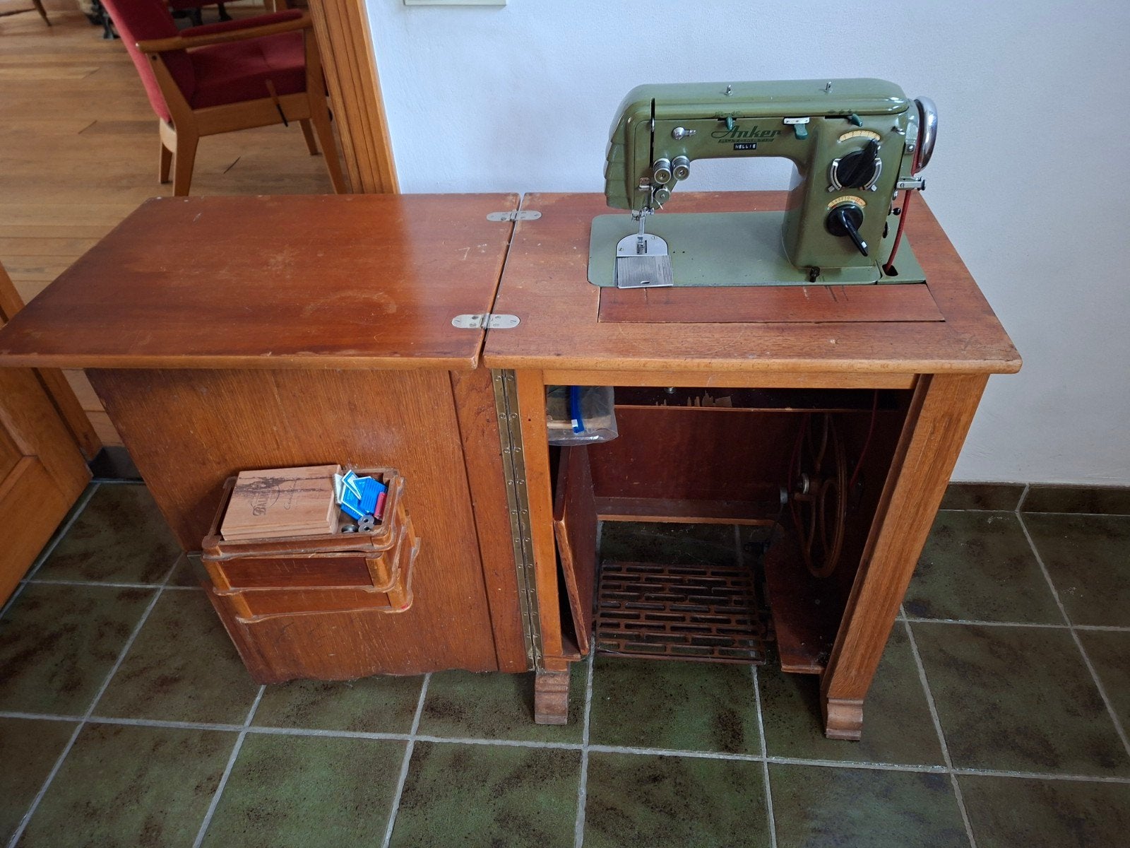 te koop mooie oude trapnaaimachine, werkend € 100,--, Ophalen