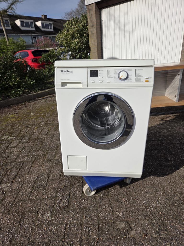 Miele Voorlader Wasmachine 5kg, 1600 toeren - Zoetermeer, Ophalen, Gebruikt, Minder dan 85 cm, 4 tot 6 kg