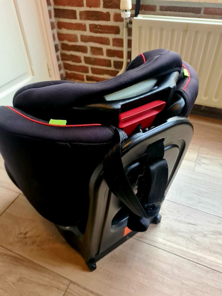 CARKIDS Autostoel Zwart/Rood - weinig gebruikt., Gebruikt, Verstelbare rugleuning, 9 t/m 36 kg, Isofix