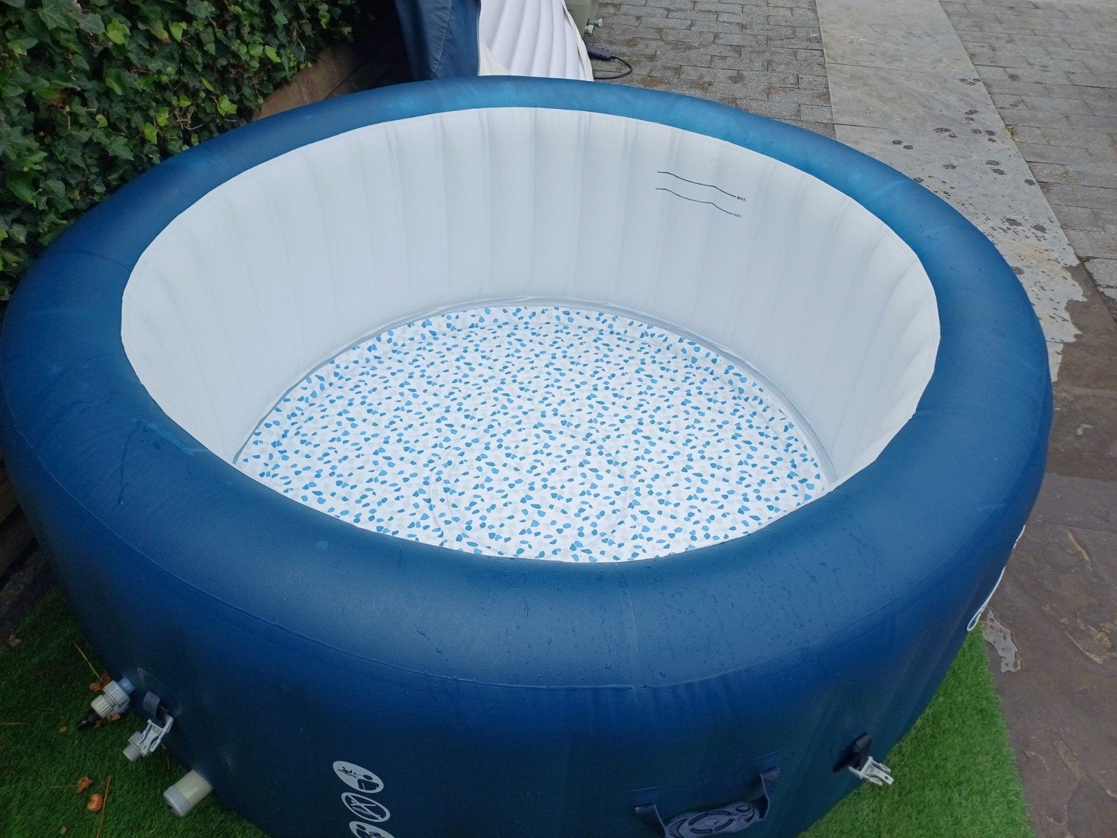 Lay-Z-Spa Bestway Opblaasbare Jacuzzi met Pomp en Afdekzeil, Ophalen, Gebruikt, Afdekzeil, Opblaasbaar