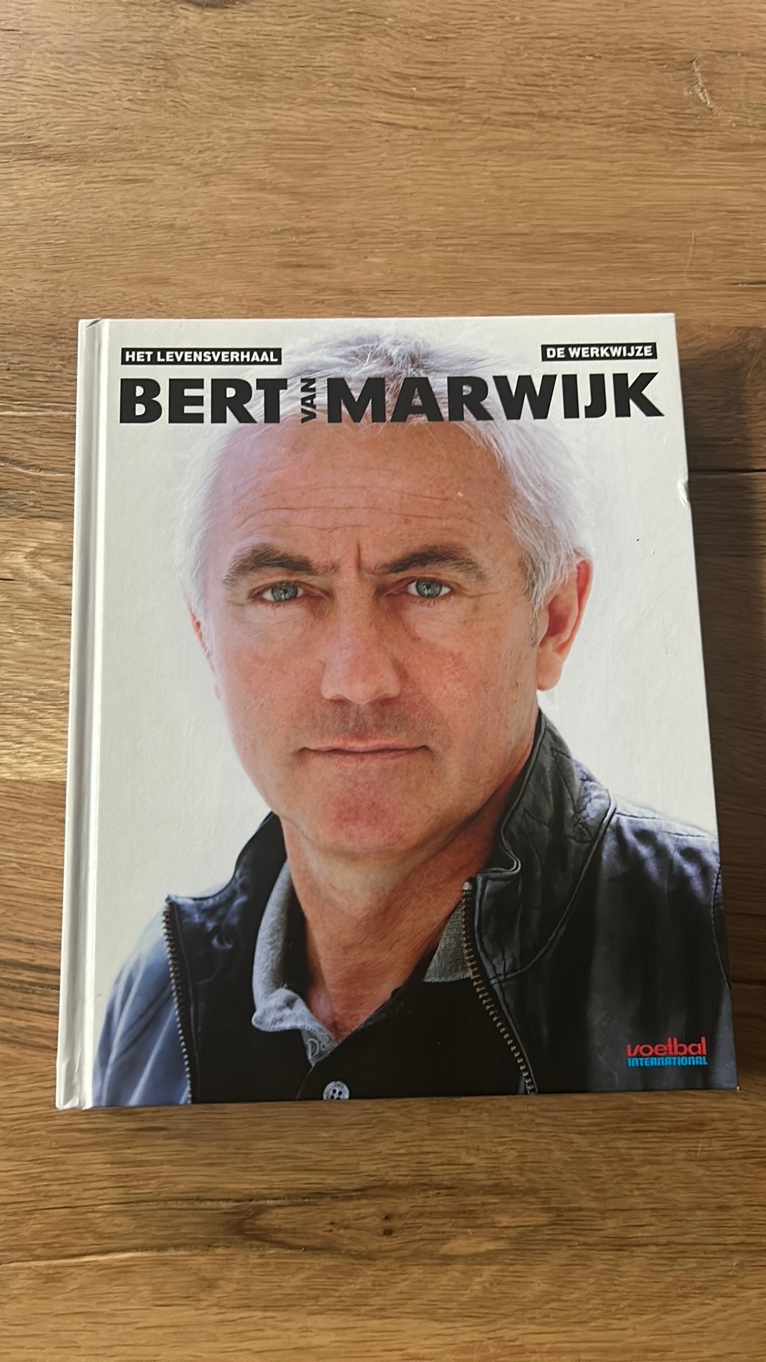Bert van Marwijk: Het Levensverhaal en de Werkwijze, Ophalen of Verzenden, Zo goed als nieuw, Sport, Edwin Schoon; Willem Vissers; Theo Vaessen; Taco van den Veld...