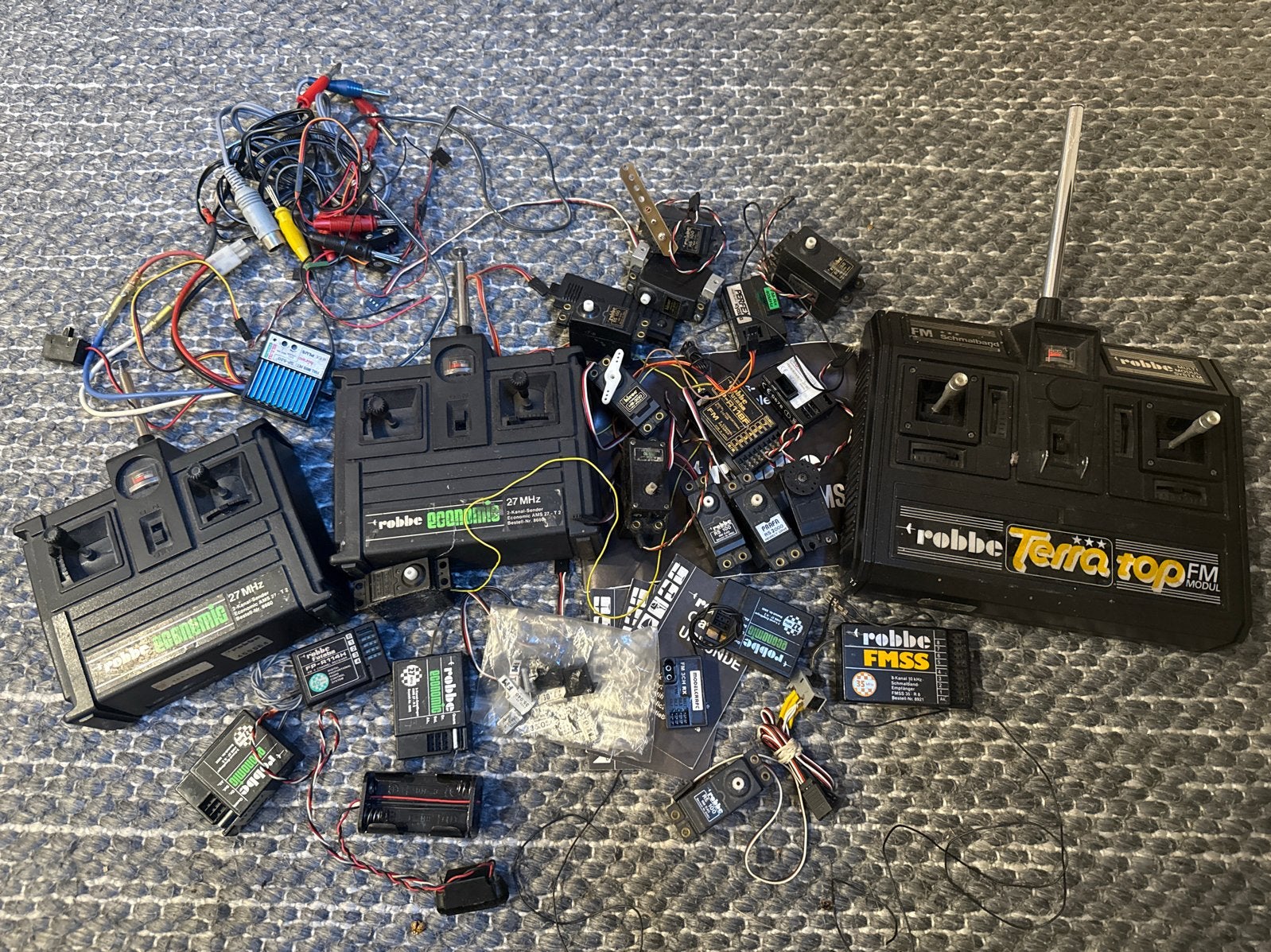 Robbe RC Zender Ontvanger Kristallen Servo's Kabels Set, Ophalen of Verzenden, Gebruikt