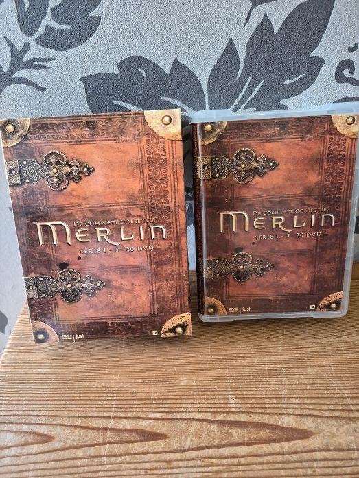 Merlin - De Complete Serie 1 t/m 5 - Nieuwstaat., Engels, Nederlands, Science Fiction en Fantasy, Ophalen of Verzenden