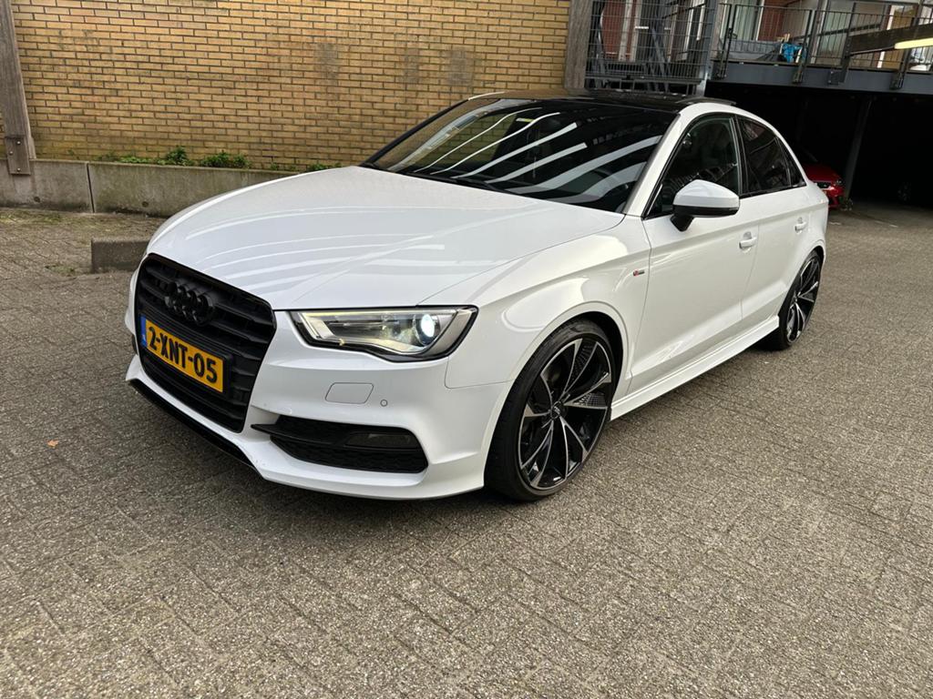 Audi A3 1.4TFSI Pro S-Line Sedan S-tr 2014 panoramadak, 1225 kg, 4 cilinders, Wit, Origineel Nederlands