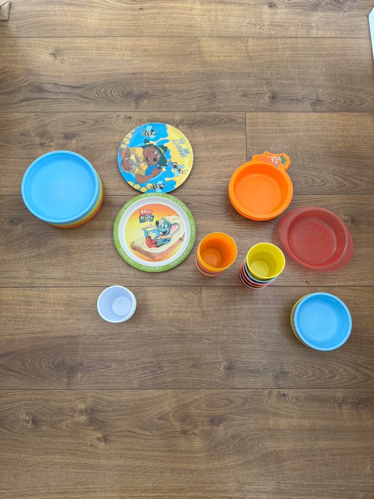 Plastic servies, Huis en Inrichting, Keuken | Servies, Overige materialen, Ophalen of Verzenden, Zo goed als nieuw, Bord(en)
