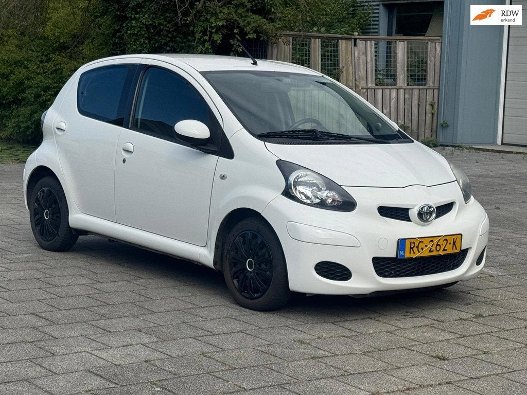 Toyota Aygo 1.0-12V Cool/Cruisecontrol/Airco/apk 08-2027, Voorwielaandrijving, Euro 5, Gebruikt, 4 stoelen