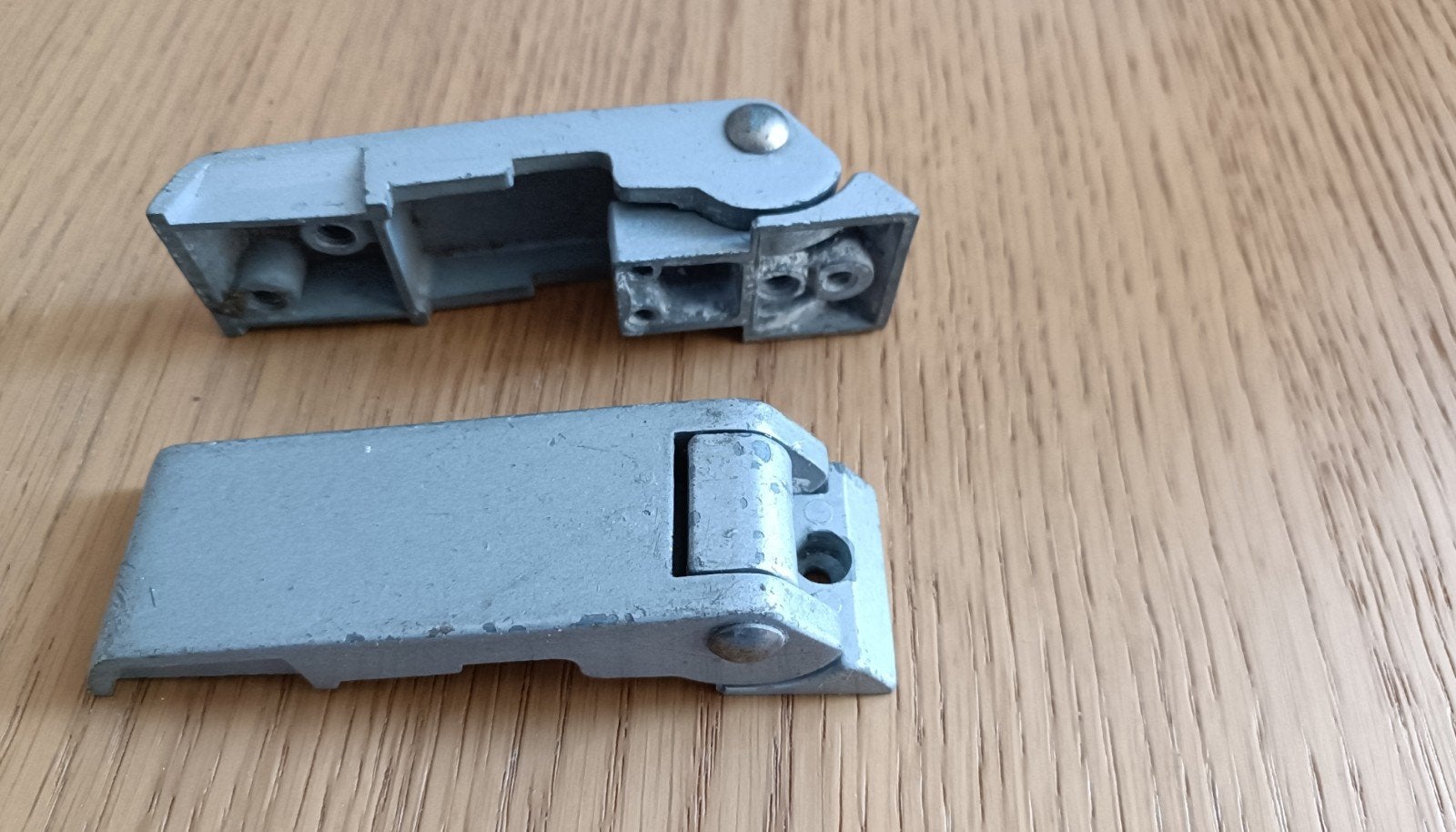 Caravan deur scharnieren (oude type), Ophalen