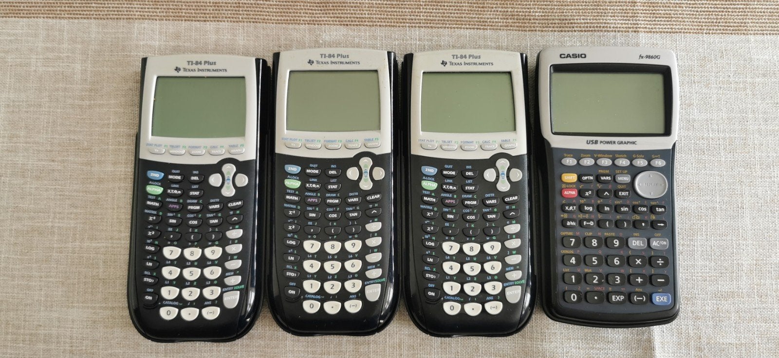 Texas Instruments TI-84 Plus & Casio fx-9860G – rekenmachine, Ophalen of Verzenden, Grafische rekenmachine, Zo goed als nieuw