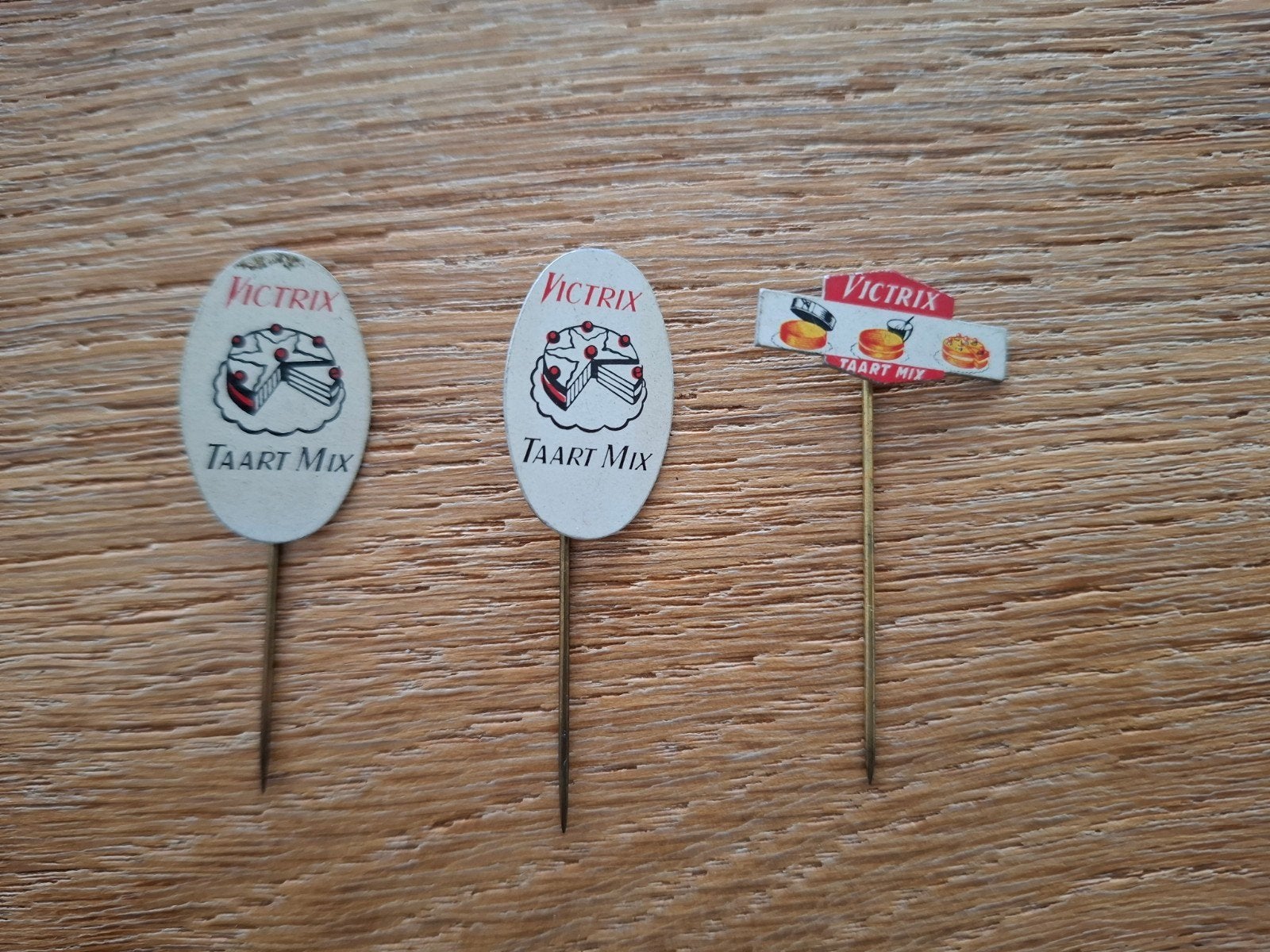 Vintage speldjes pins prikkers Victrix, Ophalen of Verzenden