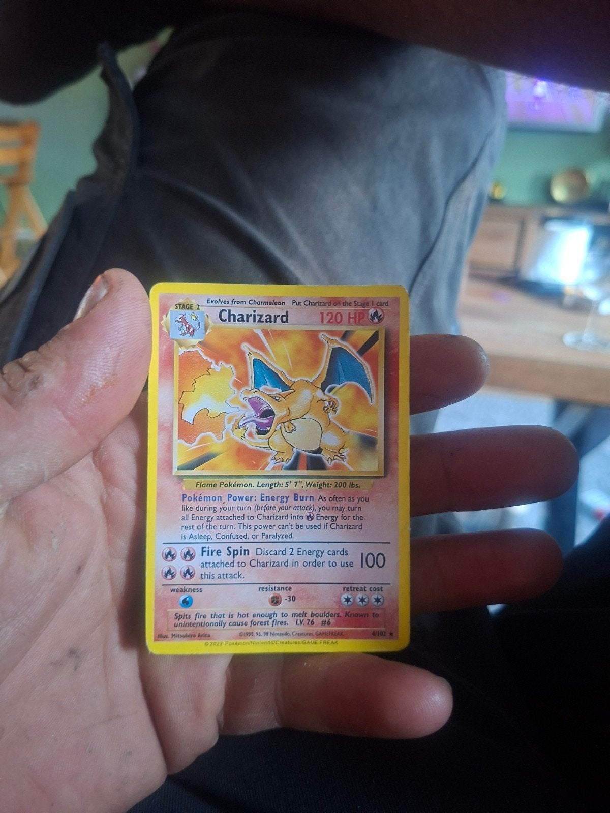 Charizard Pokémon Kaart 4/102, Ophalen of Verzenden, Zo goed als nieuw, Losse kaart