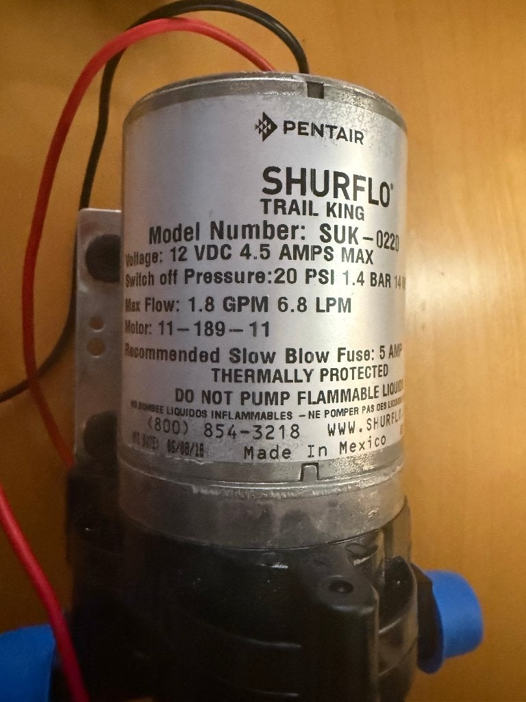 Shurflo Trail king SUK 0220 (12v pomp), Caravans en Kamperen, Camper-accessoires, Ophalen of Verzenden, Gebruikt