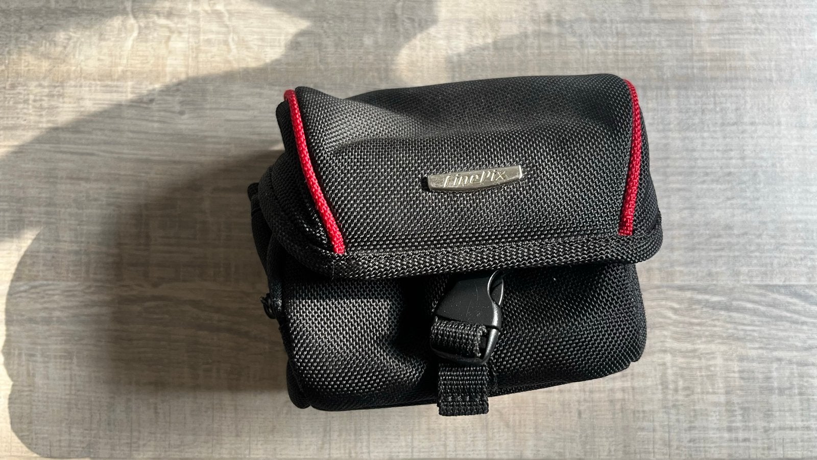 FujiFilm FinePix cameratas - Zwart met rode accenten, Overige merken, Hoes, Gevoerd, Ophalen of Verzenden