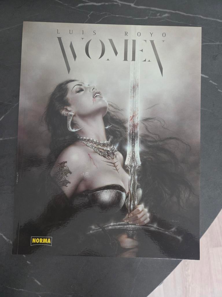 Luis Royo Women, Eén stripboek, Ophalen of Verzenden, Zo goed als nieuw