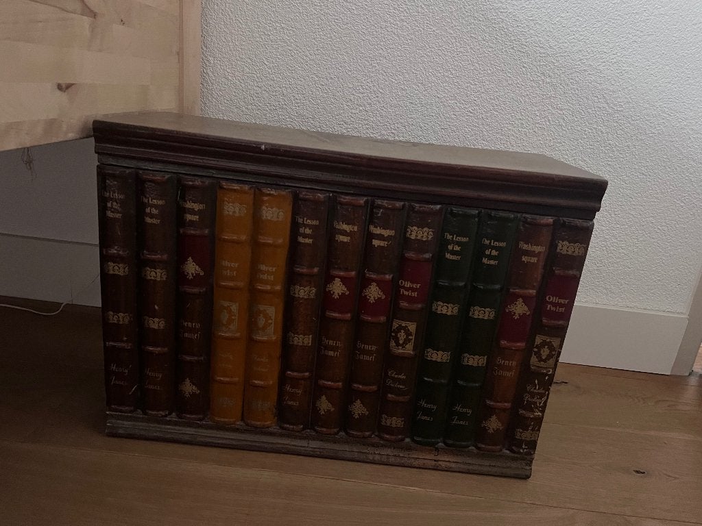 Decoratieve kist met boekenafbeelding aan de voorkant, Ophalen, Minder dan 50 cm, Gebruikt, Minder dan 50 cm
