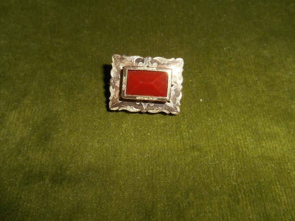 antieke gouden 14 k broche met carneool, Minder dan 4 cm, Ophalen of Verzenden, Zo goed als nieuw, Goud