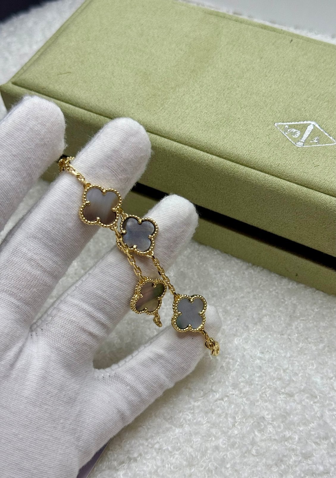 Van Cleef & Arpels Alhambra - Armband, Ophalen of Verzenden, Zo goed als nieuw, Goud