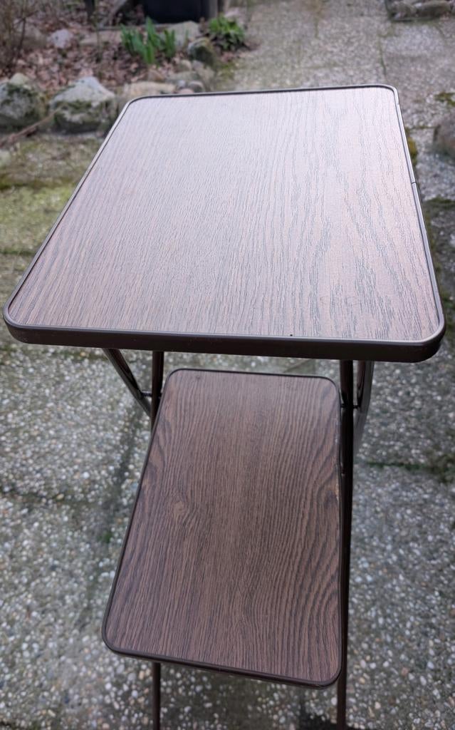 Oude projector tafel, Ophalen
