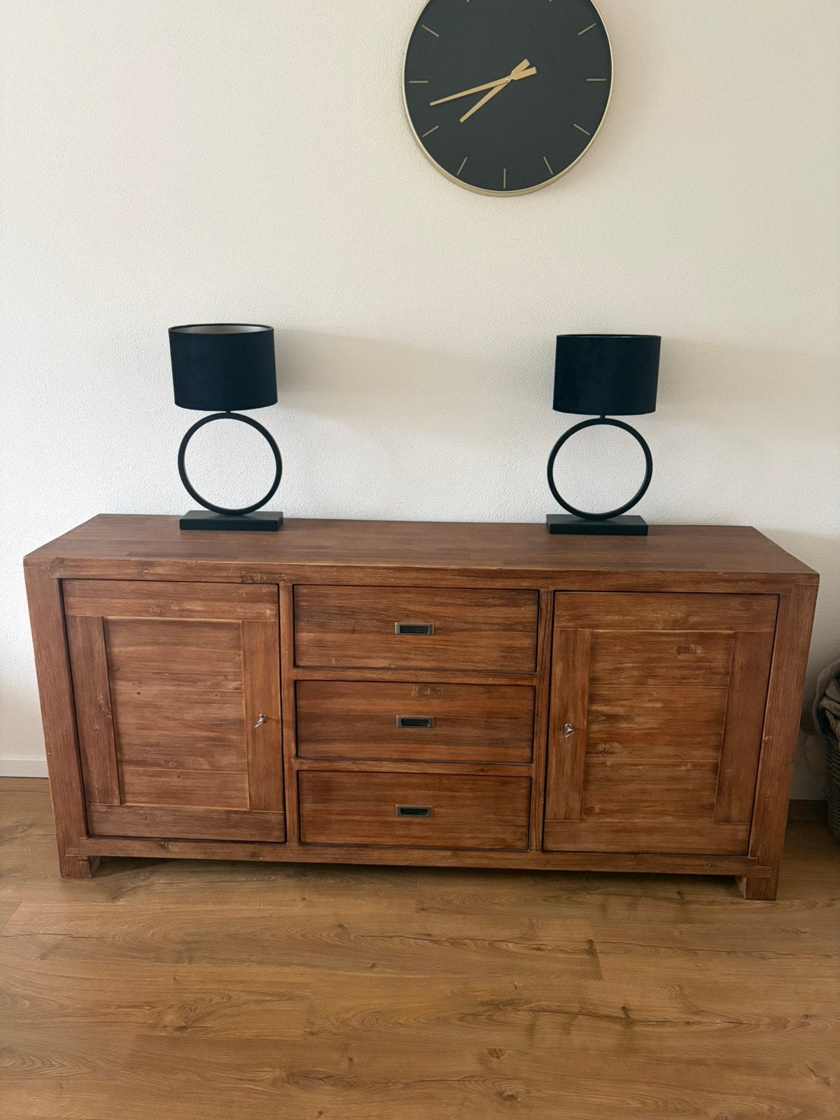 Houten dressoir, Ophalen, 150 tot 200 cm, Zo goed als nieuw, Met deur(en)