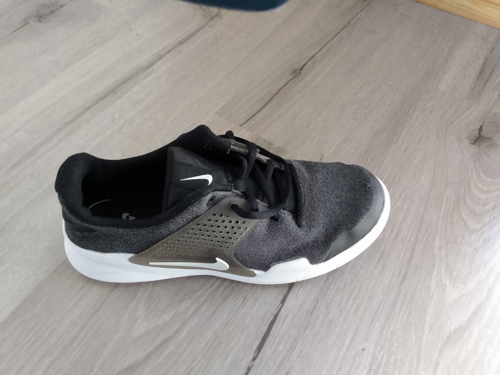 Nike Arrows sportschoenen mt 40, Sport en Fitness, Loopsport en Atletiek, Ophalen, Hardloopschoenen, Nike