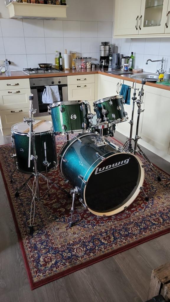 Ludwig 5-delig drumstel incl softcase set en cymbals, Muziek en Instrumenten, Ophalen, Zo goed als nieuw, Ludwig