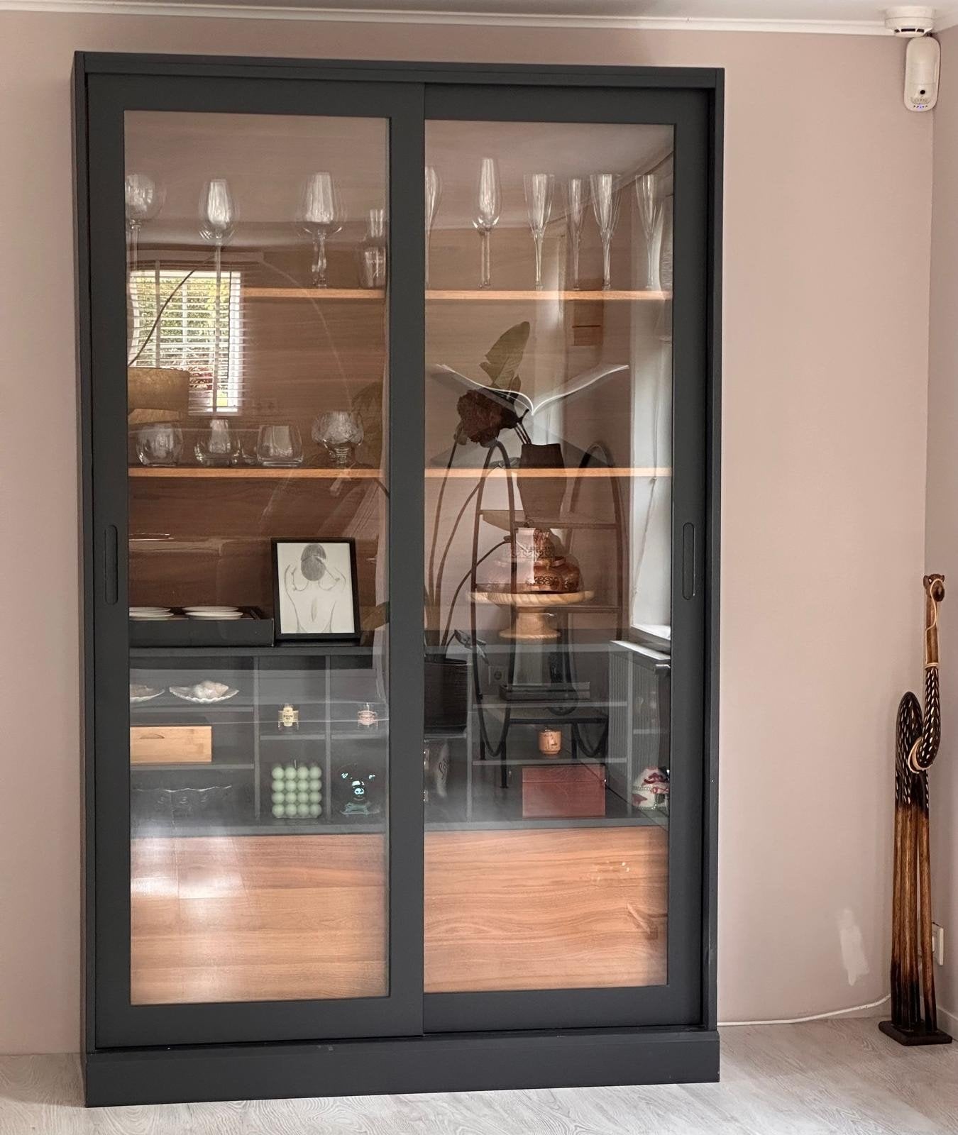 Moderne vitrinekast, Huis en Inrichting, Ophalen, Met deur(en), 100 tot 150 cm, Modern, Industrieel