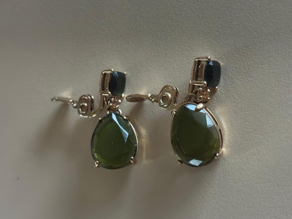 Monet oorbellen peridot kleur, Ophalen of Verzenden, Overige materialen, Oorbellen, Verguld