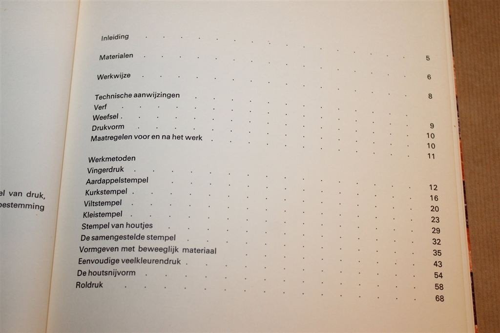 Stofdrukken — Handboek Textieldruk met Stempels en Roldruk, Ophalen of Verzenden, Gelezen, Overige onderwerpen