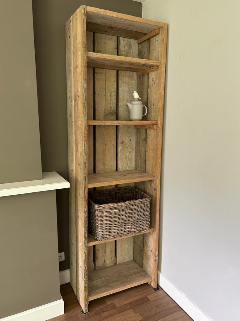 Houten boekenkast (steigerhout), Huis en Inrichting, Kasten | Overige, Ophalen, Zo goed als nieuw