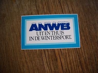 ANWB sticker Uit en thuis in de wintersport 10 x 6 cm, Ophalen of Verzenden, Zo goed als nieuw, Bedrijf of Vereniging