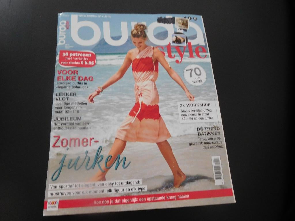 kledingpatronen ===  Burda 2020 ==7  ==  juli == zomer --==, Hobby en Vrije tijd, Kledingpatronen, Ophalen of Verzenden, Zo goed als nieuw