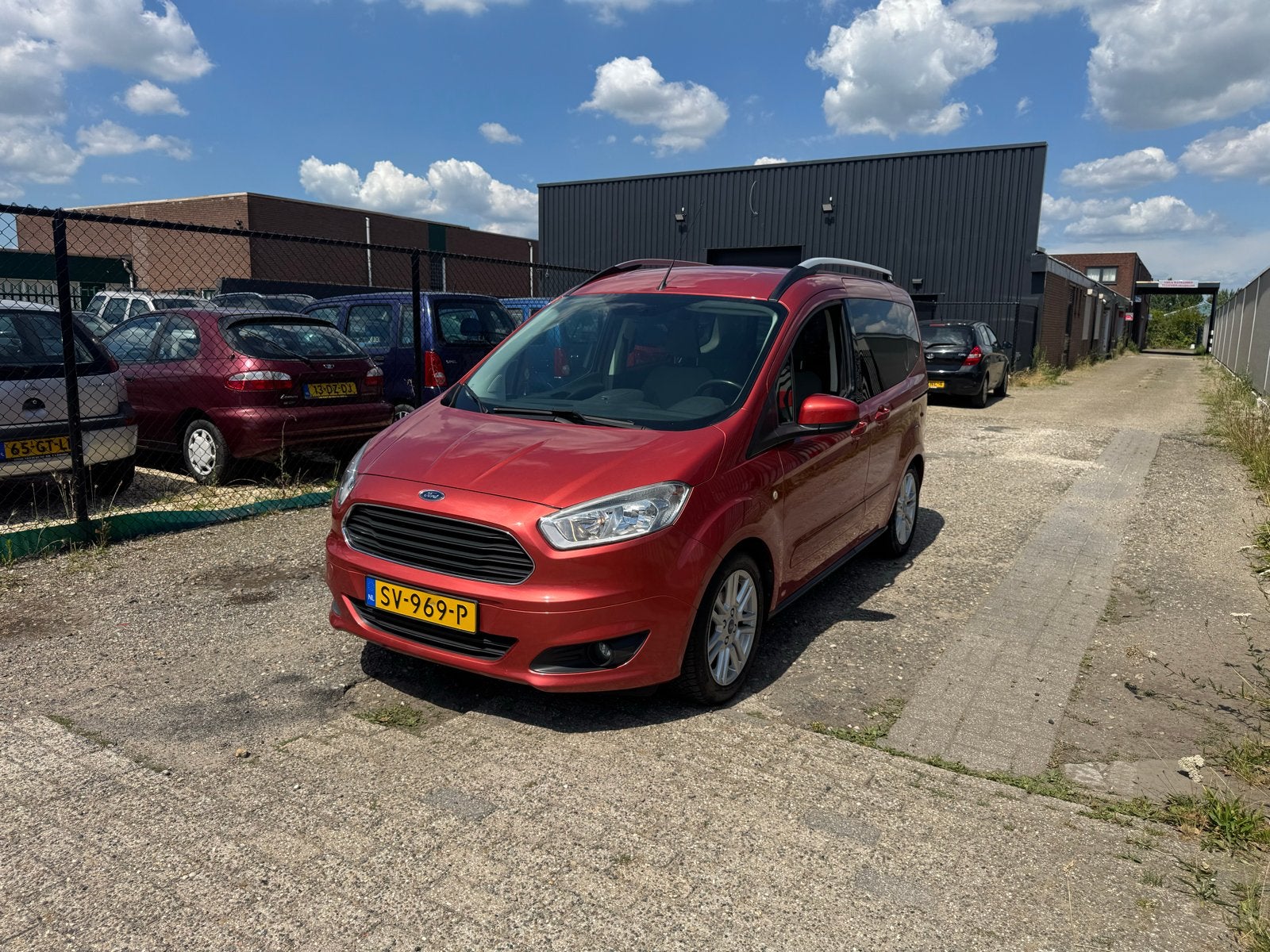 Ford Tourneo Courier 1.0 Ecoboost 100pk S&S 2014 Rood, Auto's, Voorwielaandrijving, 100 pk, 19 km/l, Particulier