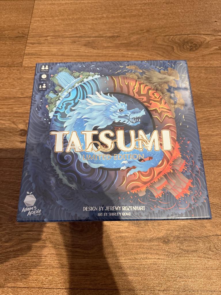 Tatsumi Deluxe Edition, Hobby en Vrije tijd, Gezelschapsspellen | Bordspellen, Zo goed als nieuw, Ophalen of Verzenden